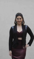 Sunny Leone (aka) SunnyLeone