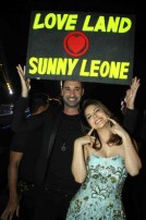 Sunny Leone (aka) SunnyLeone