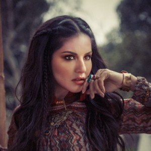 Sunny Leone (aka) SunnyLeone