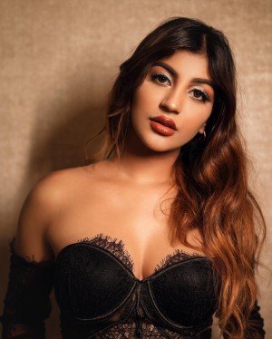 Yashika Aannand (aka) Yashika