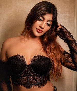 Yashika Aannand (aka) Yashika