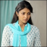 amala-paul-prithviraj-25-05-12