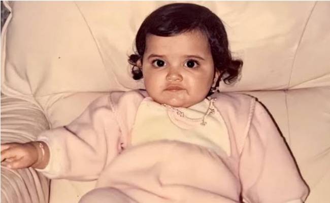 Deepika Padukone childhood picture ft Rajinikanth heroine