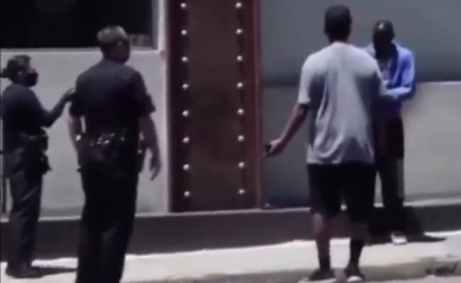 Hollywood actor Denzel Washington helps police arrest man peacefully