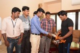 A Special gift for Yuvan from Team Behindwoods