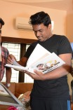 A Special gift for Yuvan from Team Behindwoods