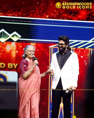 BEHINDWOODS GOLD ICONS 2023 - THE AWARD MOMENTS SET 1