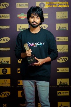 Behindwoods Gold Mic - The Red Carpet