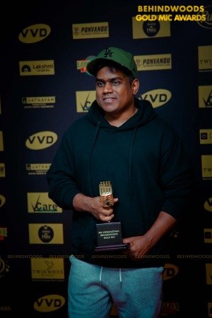 Behindwoods Gold Mic - The Red Carpet