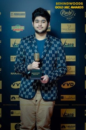 Behindwoods Gold Mic - The Red Carpet