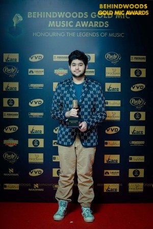 Behindwoods Gold Mic - The Red Carpet