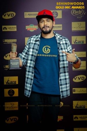 Behindwoods Gold Mic - The Red Carpet