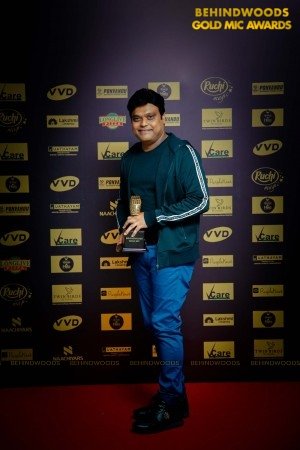 Behindwoods Gold Mic - The Red Carpet