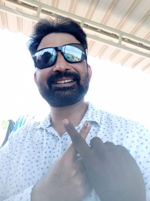 Celebrities Cast their Vote in Lok Sabha Election