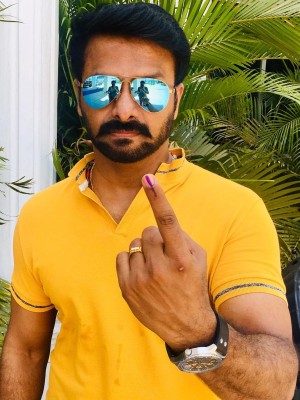 Celebrities Cast their Vote in Lok Sabha Election