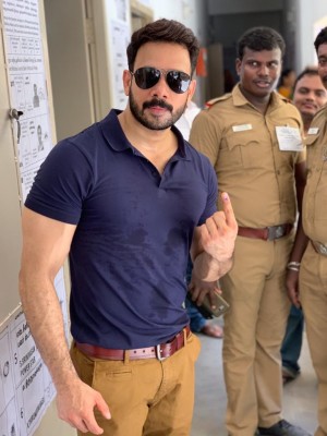 Celebrities Cast their Vote in Lok Sabha Election