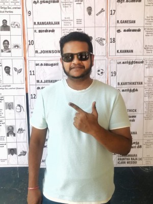 Celebrities Cast their Vote in Lok Sabha Election