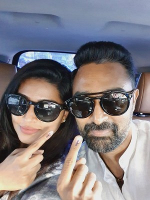 Celebrities Cast their Vote in Lok Sabha Election