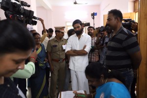 Celebrities Cast their Vote in Lok Sabha Election