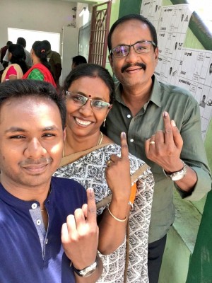 Celebrities Cast their Vote in Lok Sabha Election