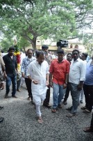 Tamil Cinema pays last respect to lyricist Na. Muthukumar