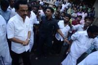 Tamil Cinema pays last respect to lyricist Na. Muthukumar