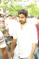 Tamil Cinema pays last respect to lyricist Na. Muthukumar