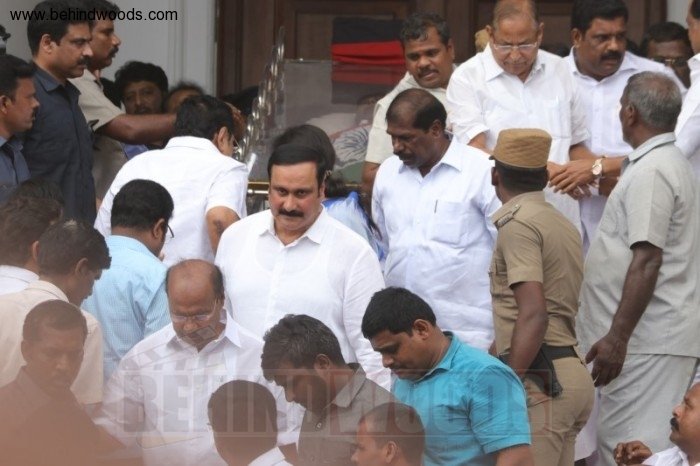 Karunanidhi death: Political leaders and Celebrities pay homage