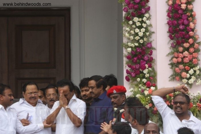 Karunanidhi death: Political leaders and Celebrities pay homage