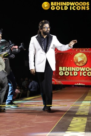 THE BEHINDWOODS GOLD ICONS - CANDID MOMENTS SET 1