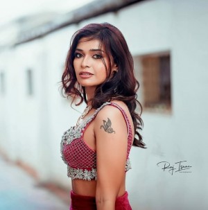 Dharsha Gupta (aka) Dharsha Guptaa