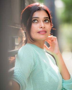 Dharsha Gupta (aka) Dharsha Guptaa