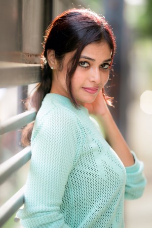 Dharsha Gupta (aka) Dharsha