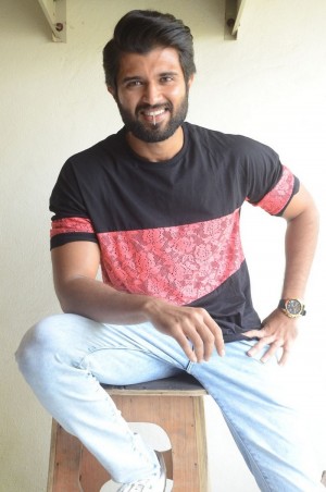 Vijay Deverakonda (aka) VijayDeverakonda