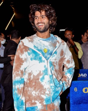 Vijay Deverakonda (aka) VijayDeverakonda