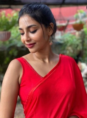 Aishwarya Lekshmi (aka) Aishwarya Lakshmi