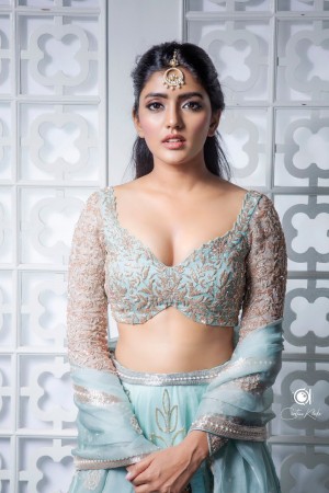 Eesha Rebba (aka) Eesha