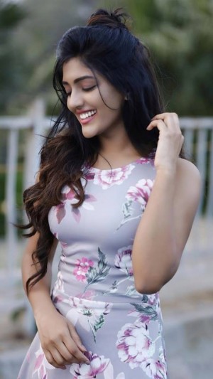 Eesha Rebba (aka) Eesha