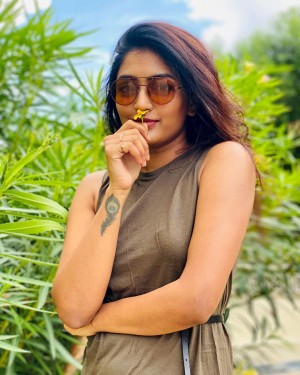 Eesha Rebba (aka) Eesha