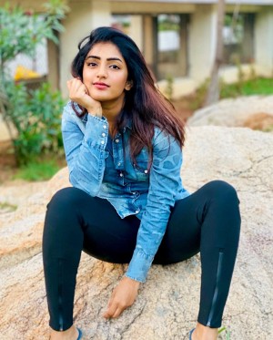 Eesha Rebba (aka) Eesha