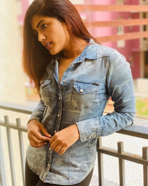 Eesha Rebba (aka) Eesha