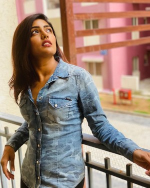 Eesha Rebba (aka) Eesha