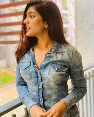 Eesha Rebba (aka) Eesha