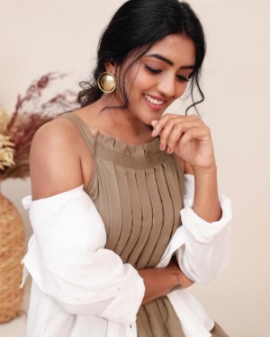 Eesha Rebba (aka) Eesha