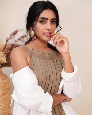 Eesha Rebba (aka) Eesha