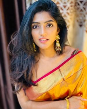 Eesha Rebba (aka) Eesha