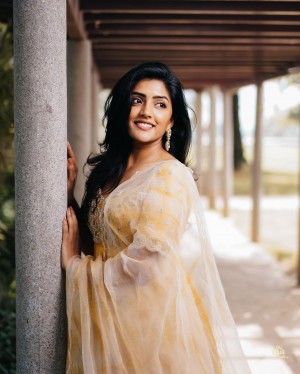 Eesha Rebba (aka) Eesha