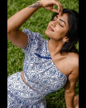 Eesha Rebba (aka) Eesha