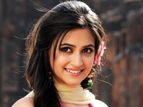 Kriti Kharbanda (aka) KritiKarbanda