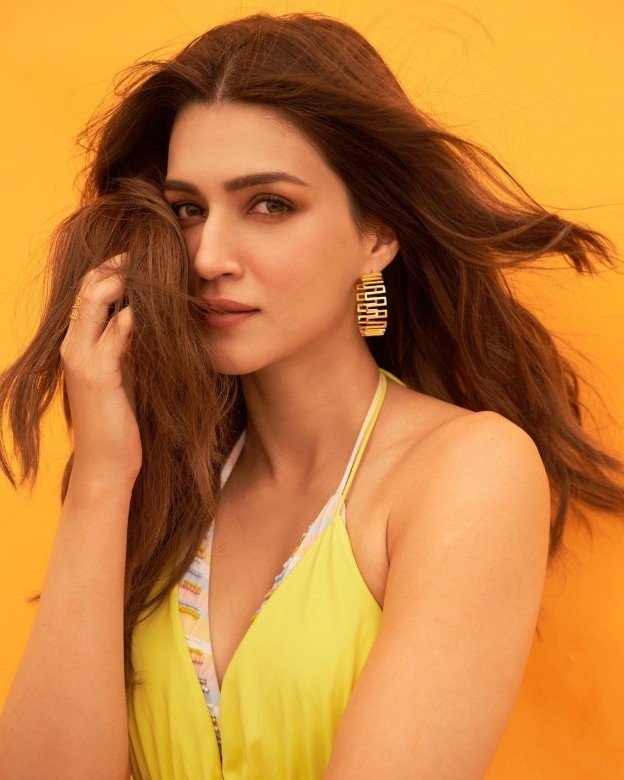 Kriti Sanon (aka) KritiSanoon Photos Stills & Images